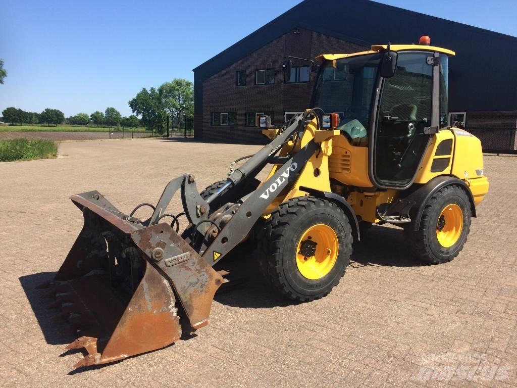 Volvo L 25 F Kolové nakladače