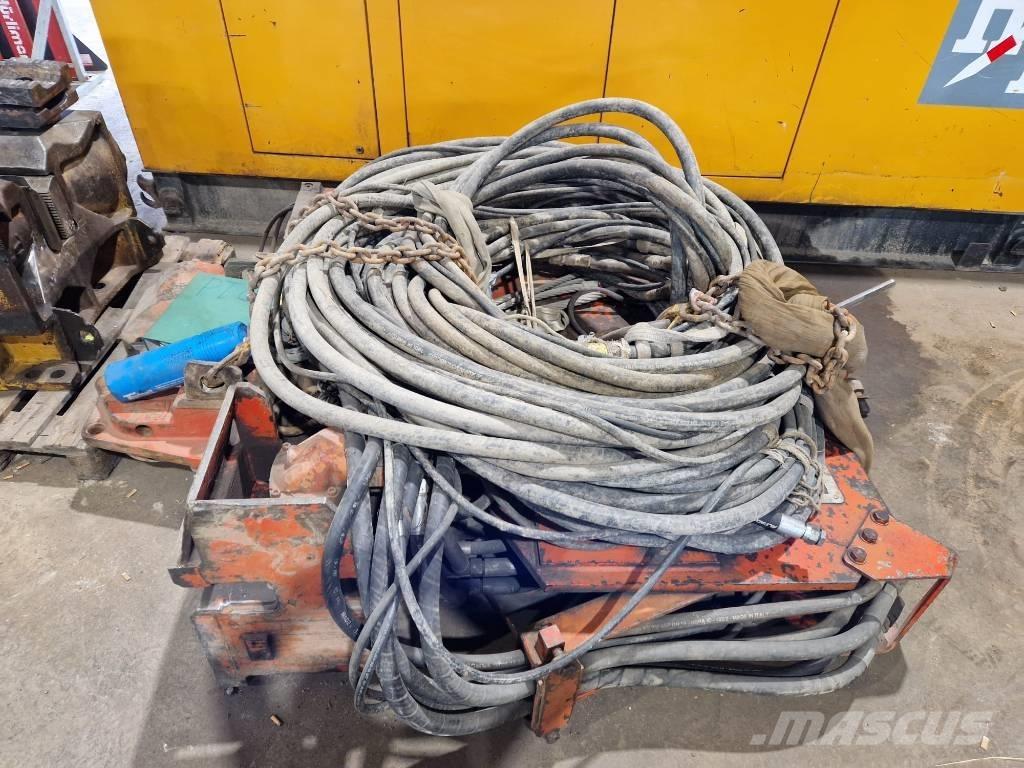 PTC 2313 Hydraulická beranidla na zatloukání pilotů