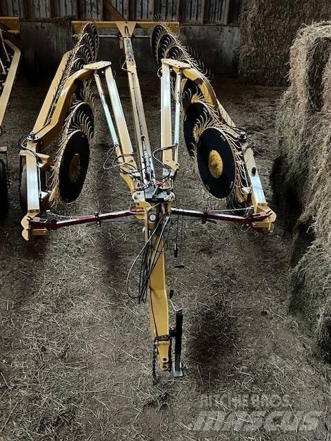 Vermeer VR1428 Obraceče a shrabovače sena