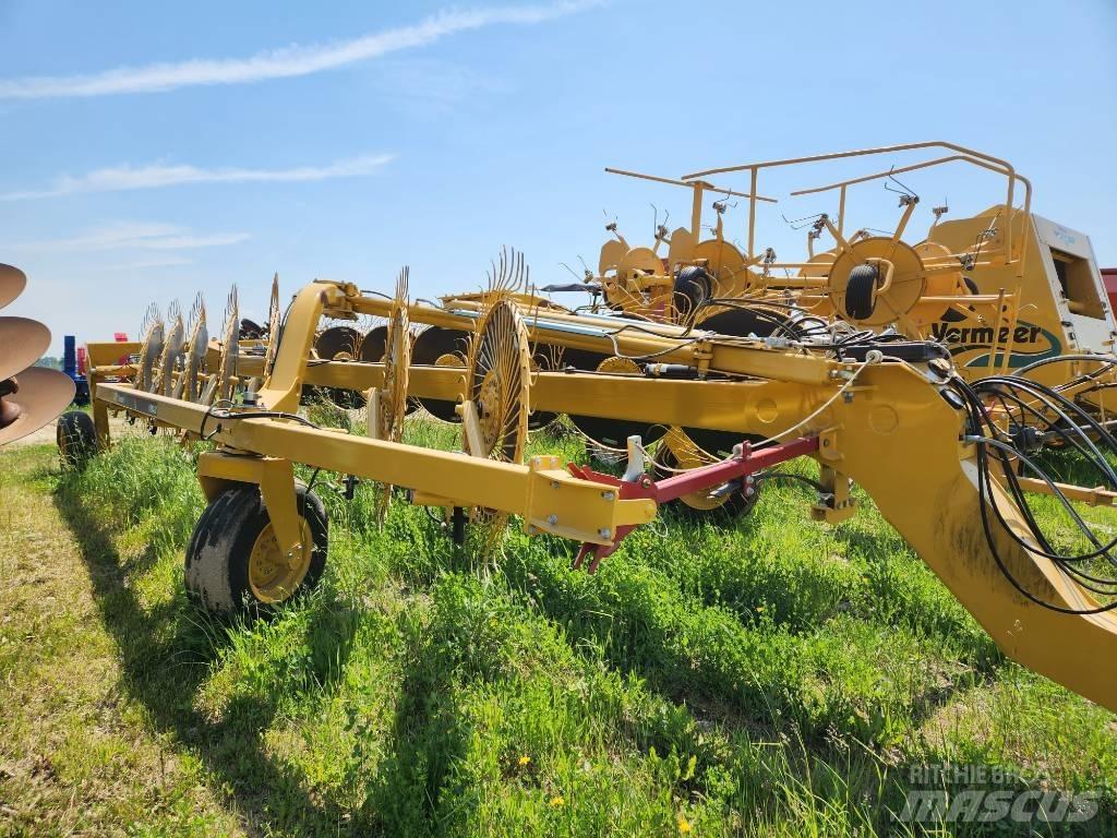 Vermeer VR1428 Obraceče a shrabovače sena
