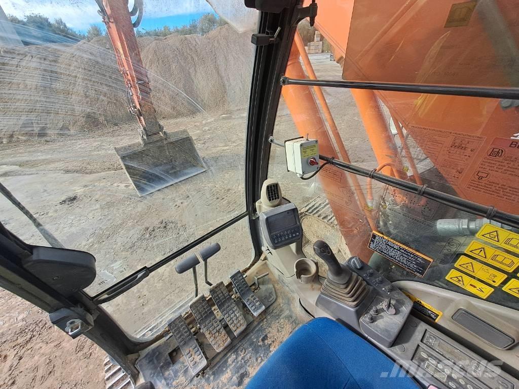 Hitachi ZX225USLC-3 Pásová rýpadla