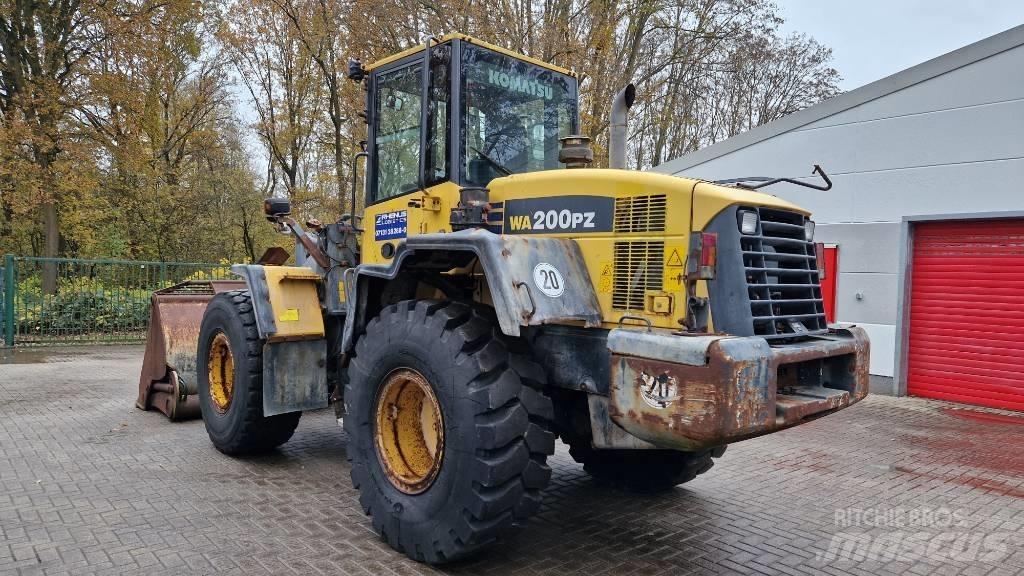 Komatsu WA 200 PZ-6 Kolové nakladače