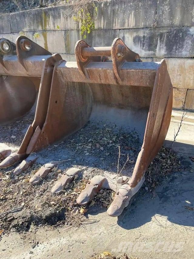 Komatsu PC 400 Pásová rýpadla