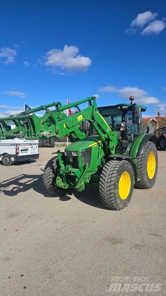 John Deere 5125R Traktory