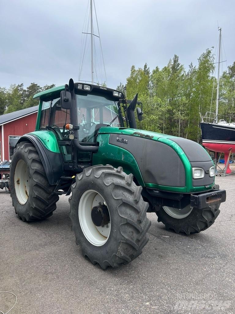 Valtra T 150 Traktory
