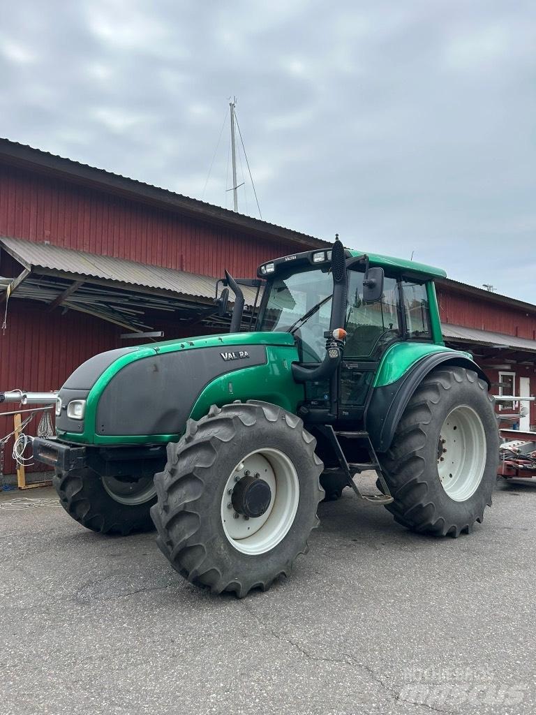 Valtra T 150 Traktory