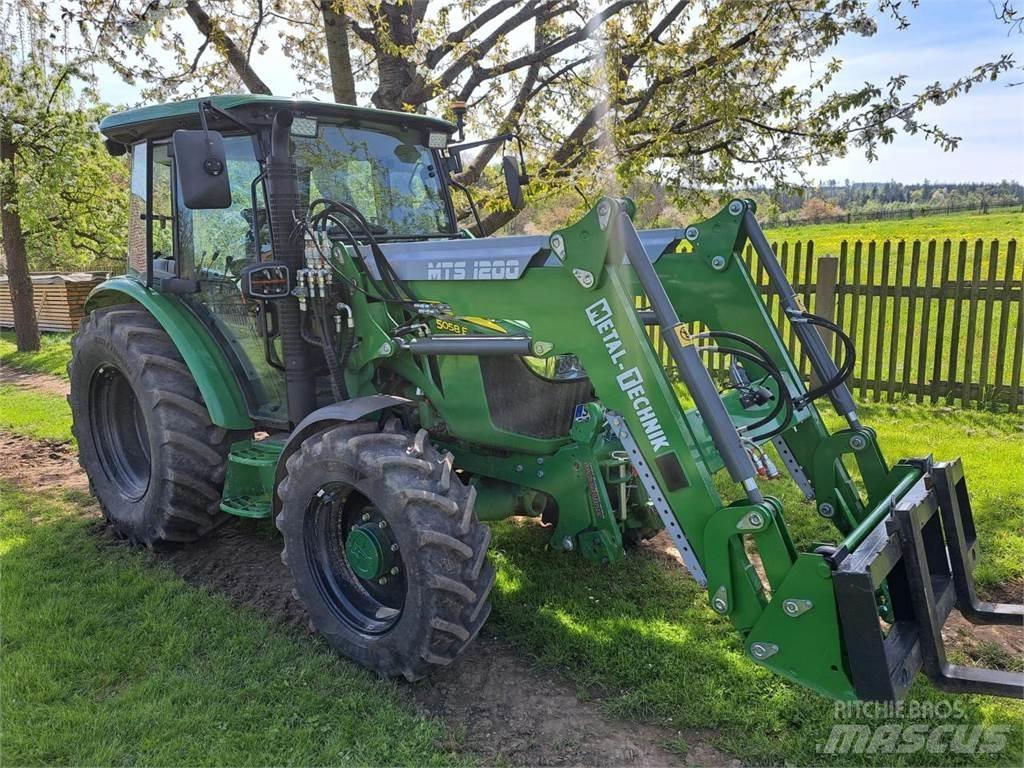 John Deere 5058E Traktory