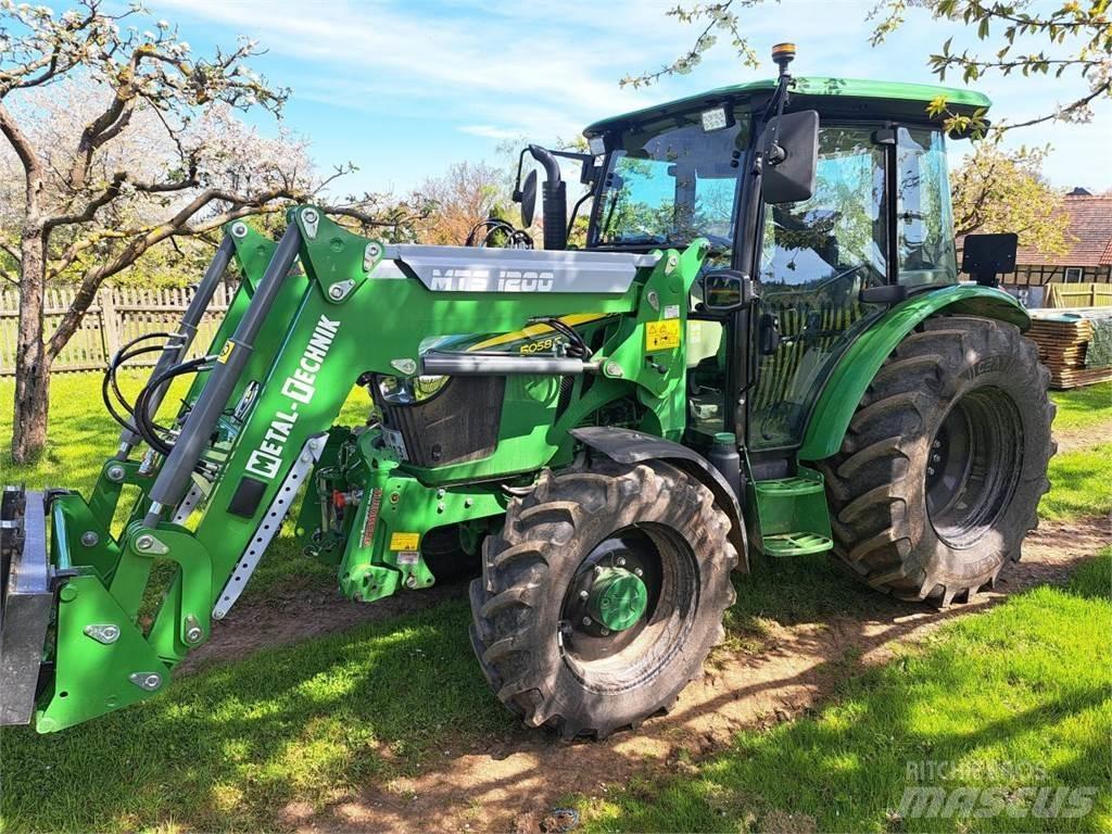 John Deere 5058E Traktory