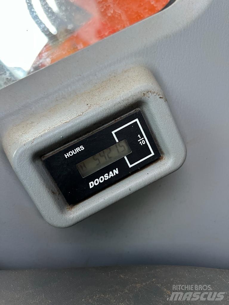 Doosan DX140 LCR Pásová rýpadla