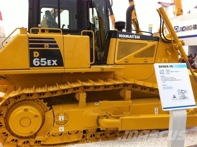 Komatsu d65ex-16 Pásové dozery
