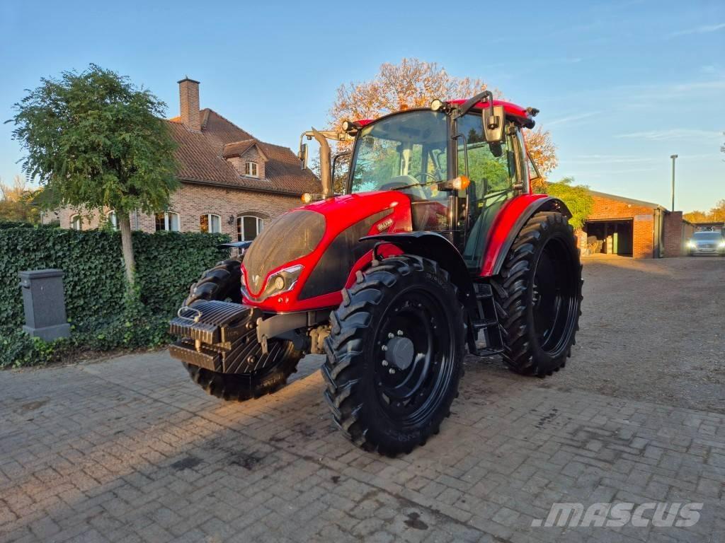 Valtra A105 HiTech Traktory