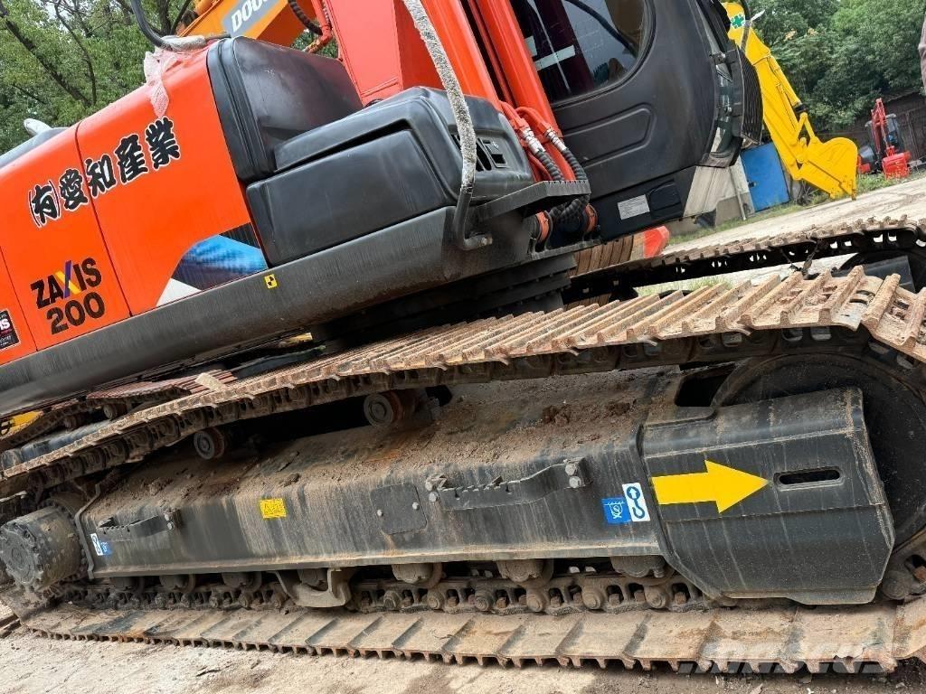 Hitachi ZX 200 Pásová rýpadla