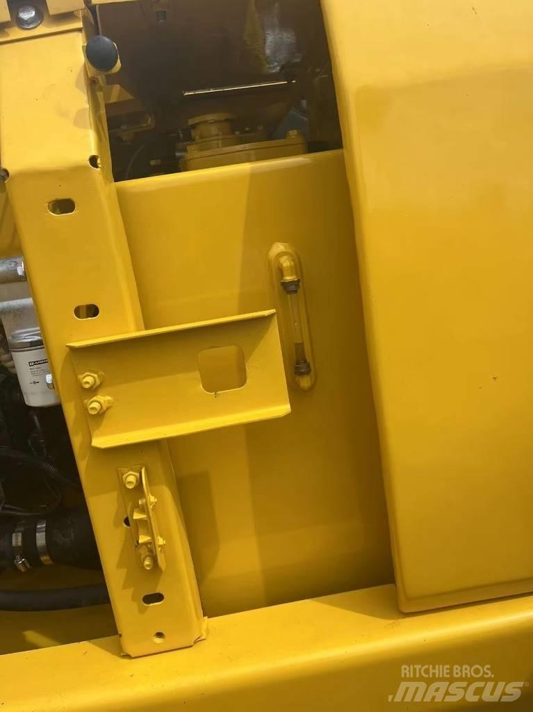 Komatsu PC 130 Midi rýpadla 7t - 12t