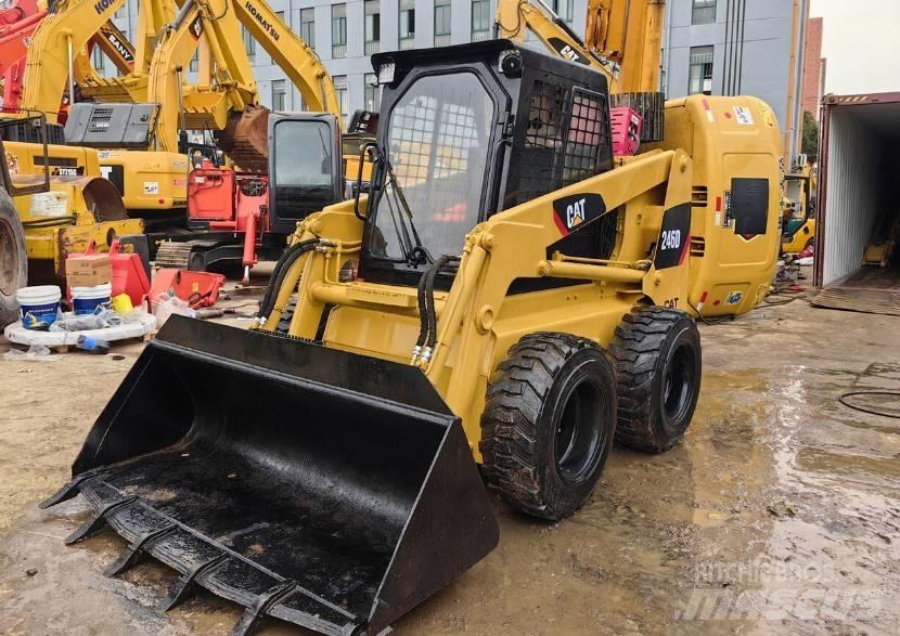 CAT 246D Smykem řízené nakladače