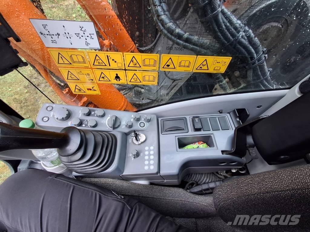 Hitachi ZX 225 US LC Pásová rýpadla