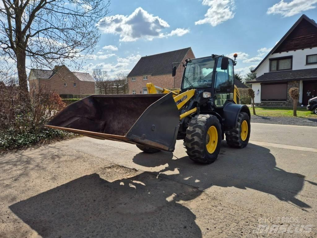 Komatsu WA100M-7 Kolové nakladače