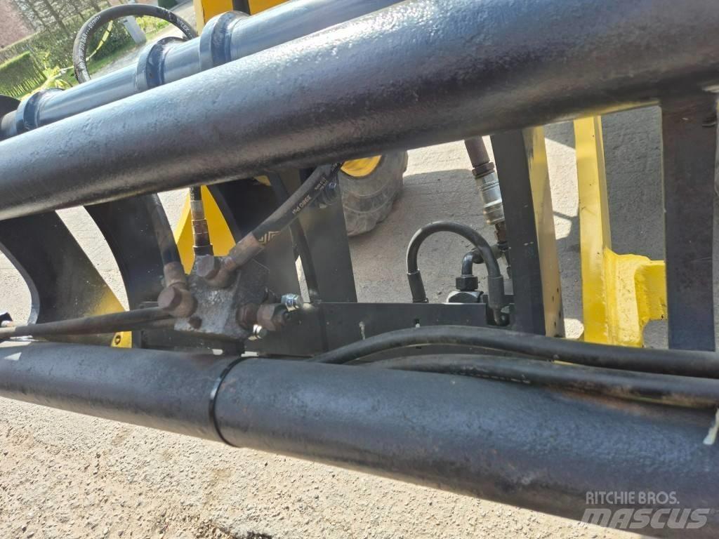Komatsu WA100M-7 Kolové nakladače