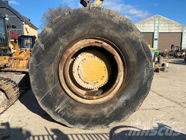 CAT 992 C Nápravy