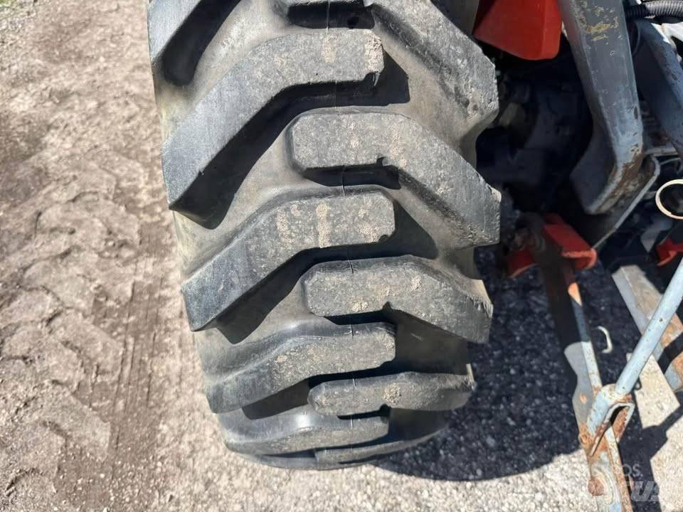 Kubota B 7800 HSD Traktory