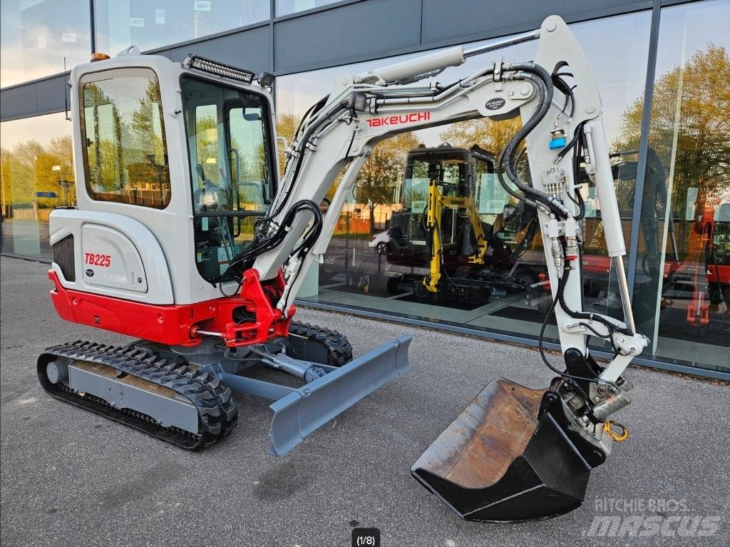 Takeuchi TB 225 Mini rýpadla < 7t