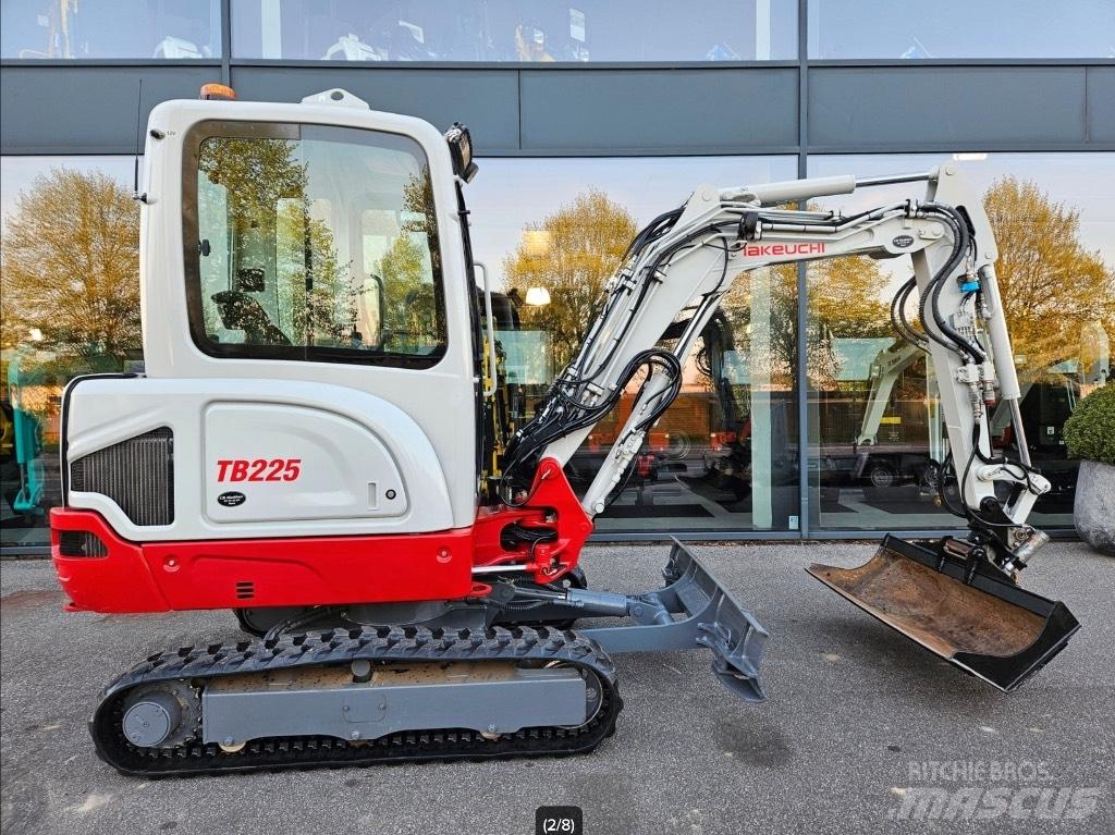 Takeuchi TB 225 Mini rýpadla < 7t