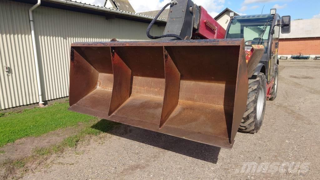 New Holland LM 1345 Teleskopické manipulátory