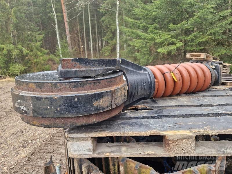 Hitachi ZX 300 Pásy, řetězy a podvozek