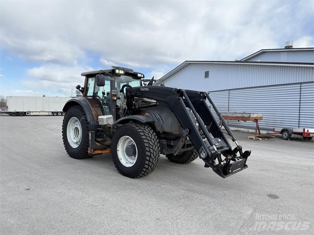 Valtra T203 Traktory