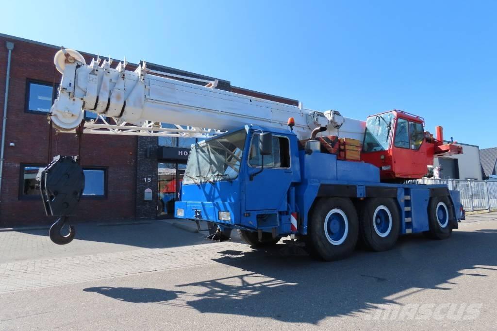 Liebherr LTM 1050-1 Univerzální terénní jeřáby