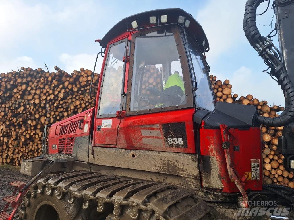 Komatsu 835 Vyvážecí traktory