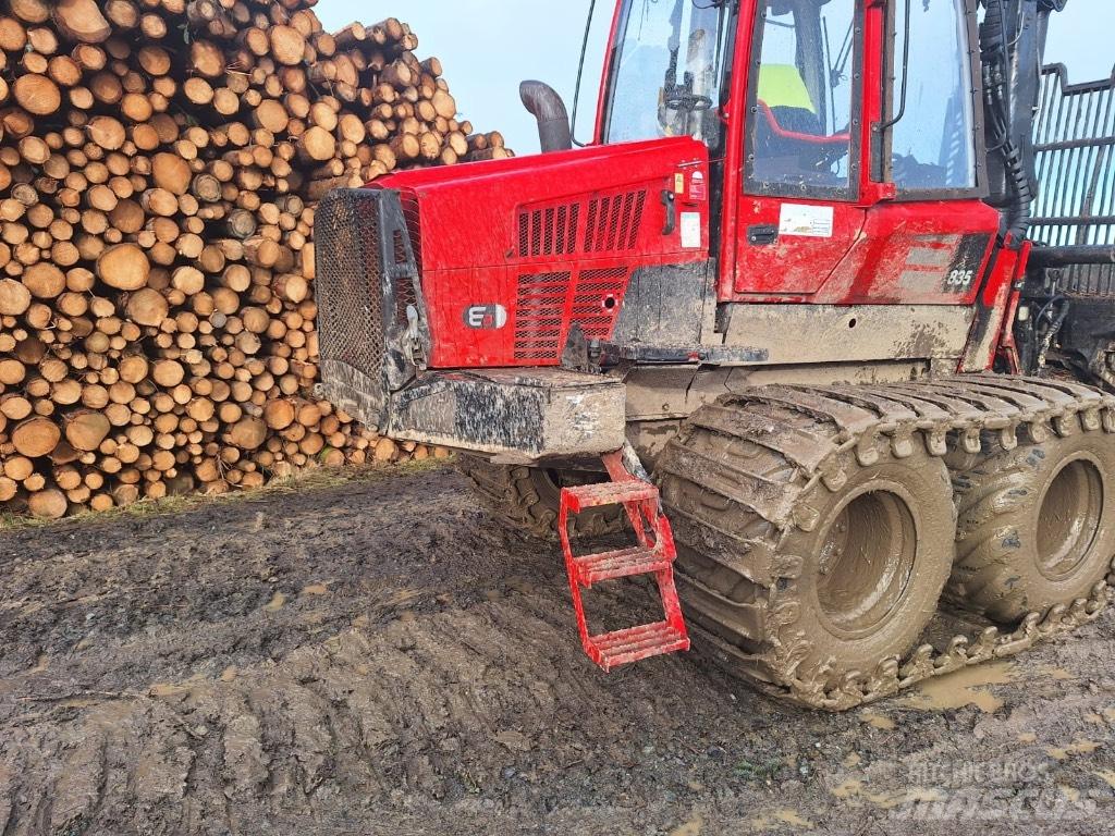 Komatsu 835 Vyvážecí traktory
