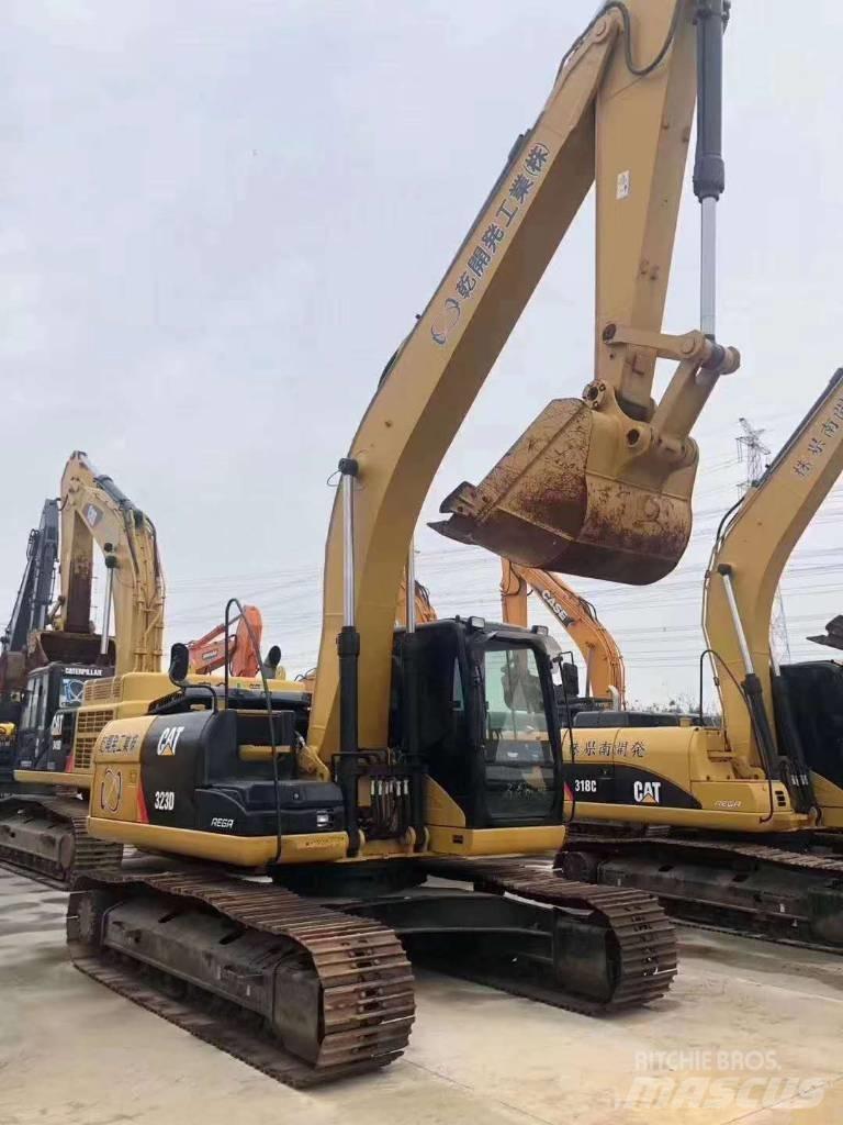 CAT 323 Pásová rýpadla