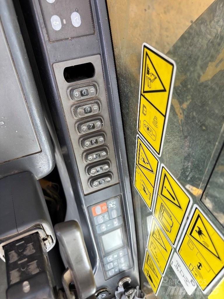 CAT 323 D LN Pásová rýpadla