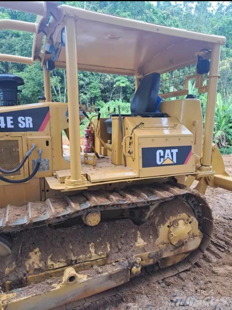 CAT D4SR Kompaktní traktory
