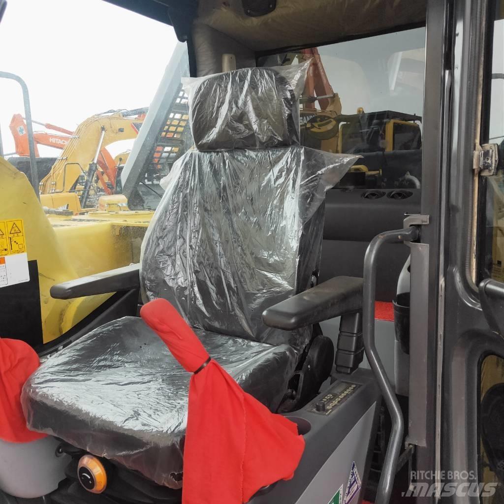 Komatsu PC200-8 Pásová rýpadla