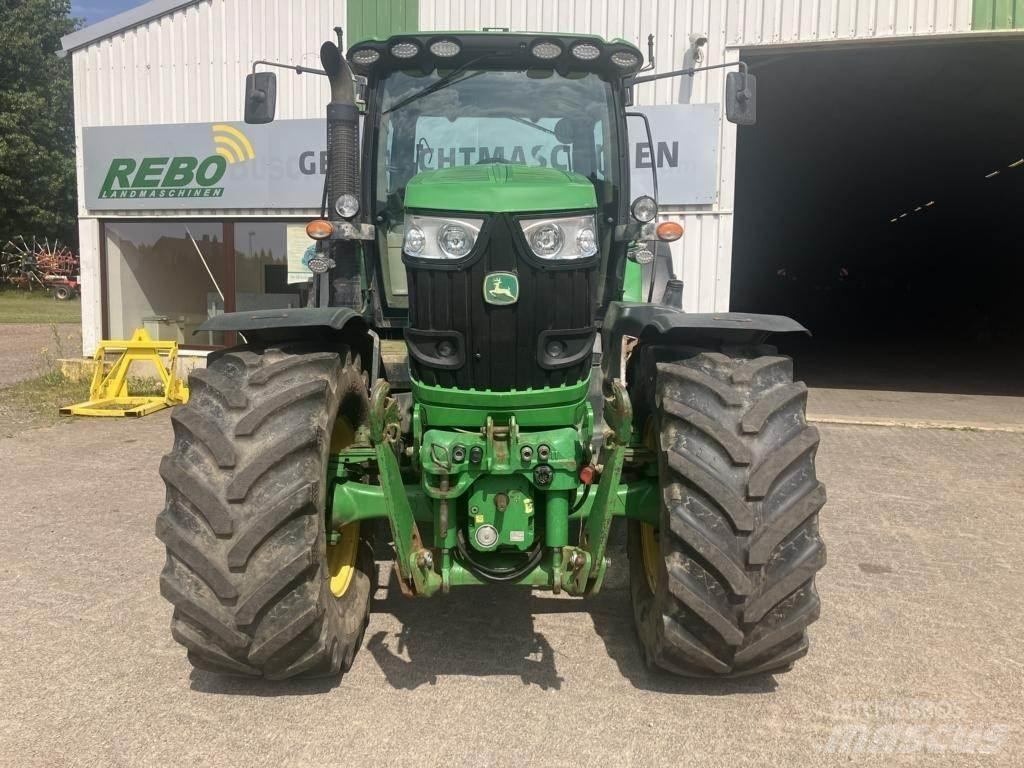 John Deere 6210 R Traktory