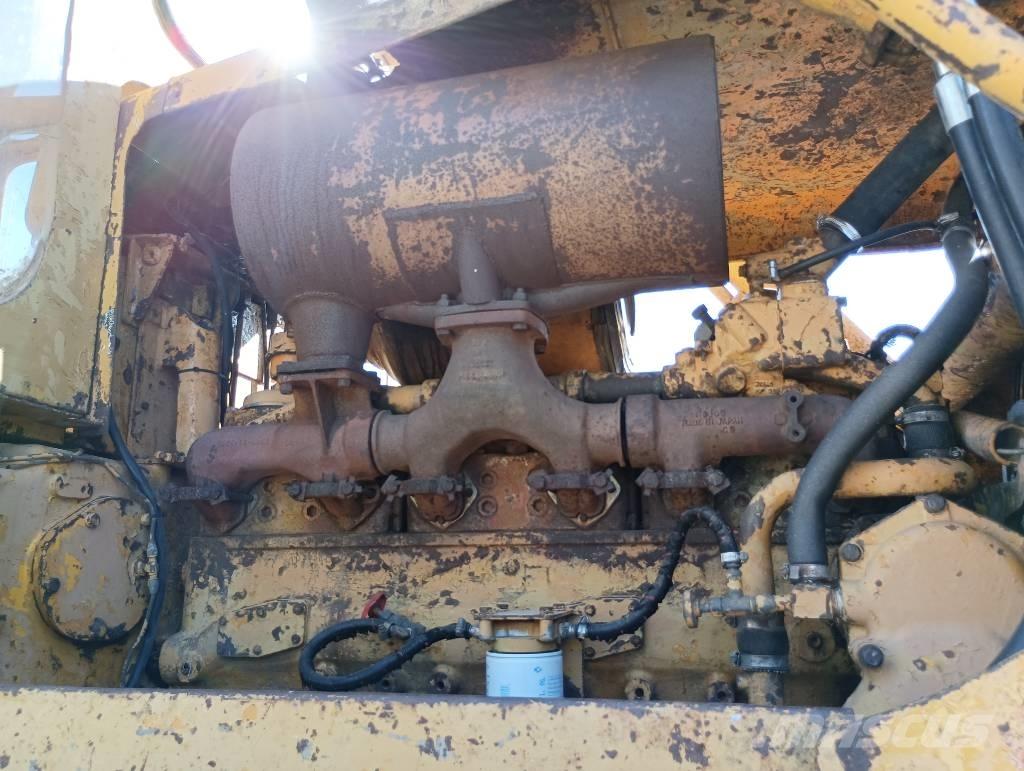 Komatsu D 85 A-12 Pásové dozery