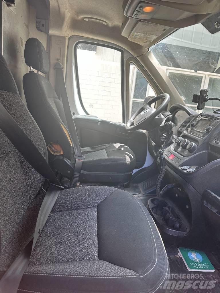 Dodge promaster Skříňová nástavba