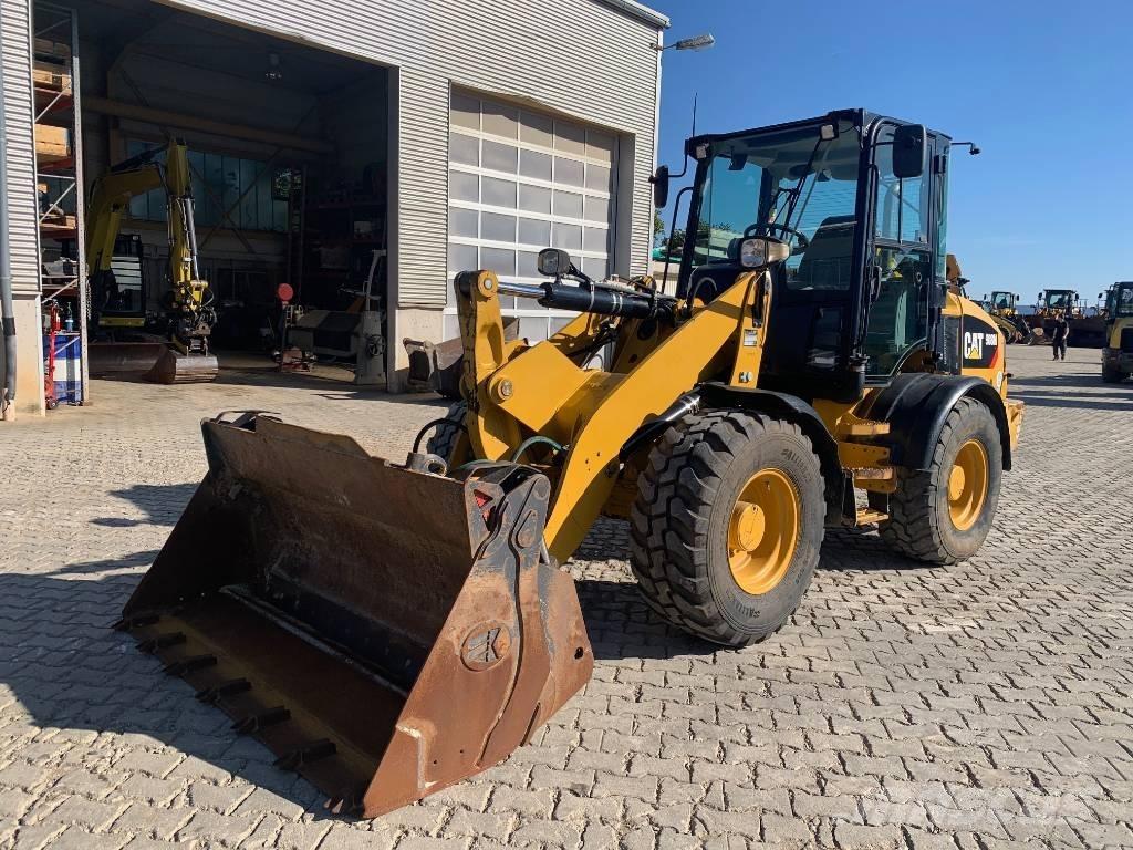 CAT 908M Kolové nakladače