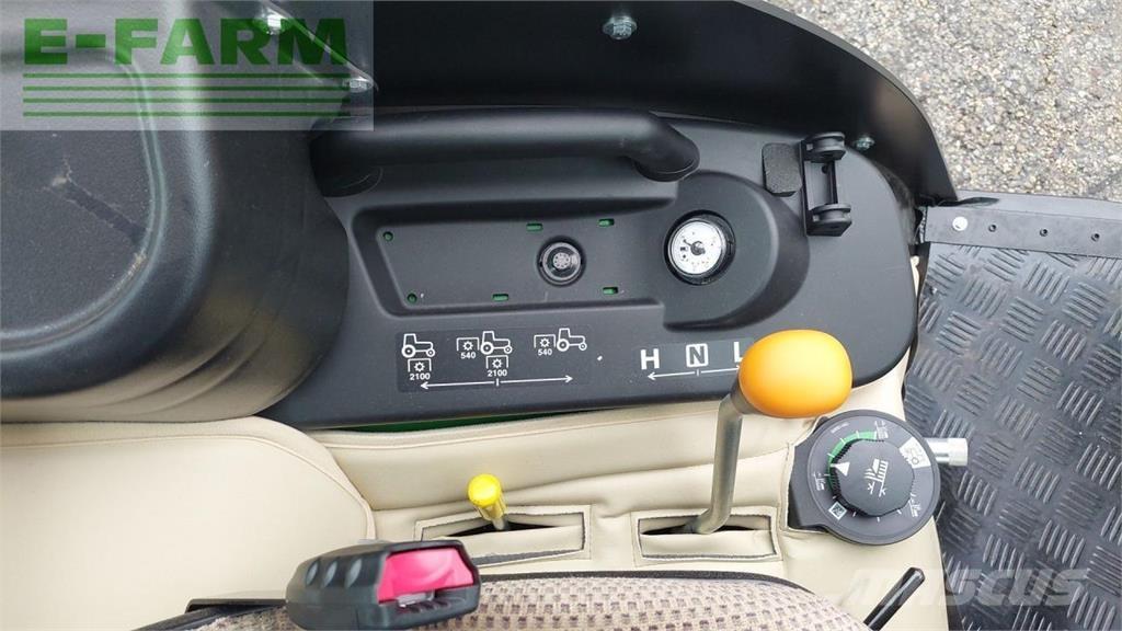 John Deere 1026R Traktory