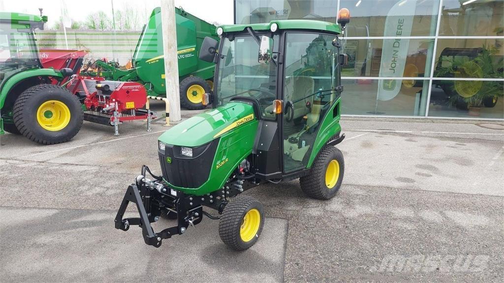 John Deere 1026R Traktory
