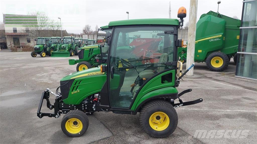 John Deere 1026R Traktory