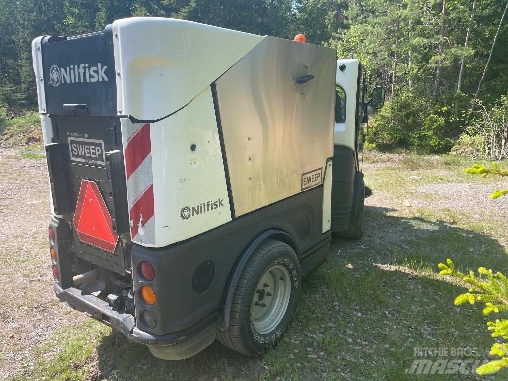 Nilfisk CR3500 Zametací stroje