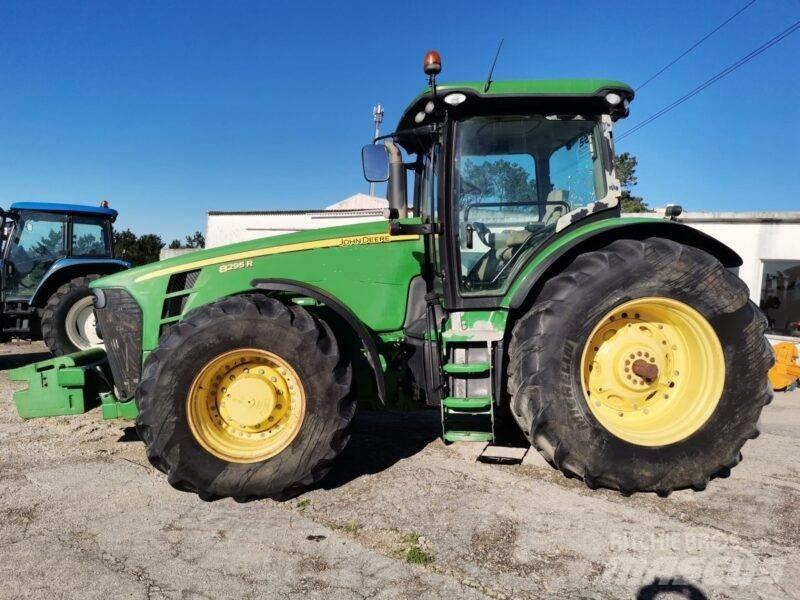 John Deere 8295 R Traktory