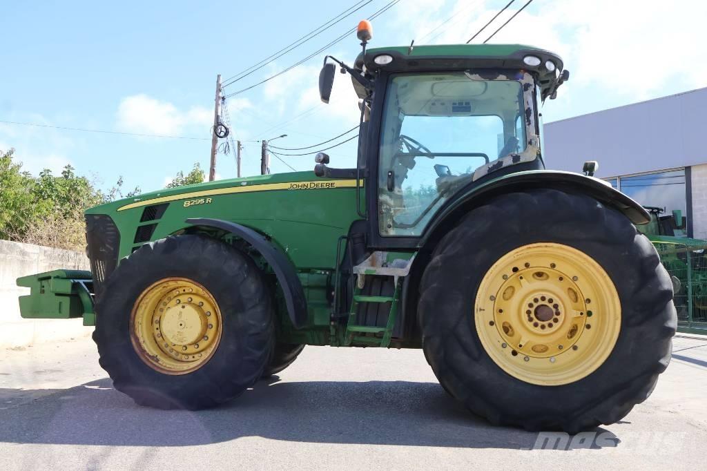 John Deere 8295 R Traktory