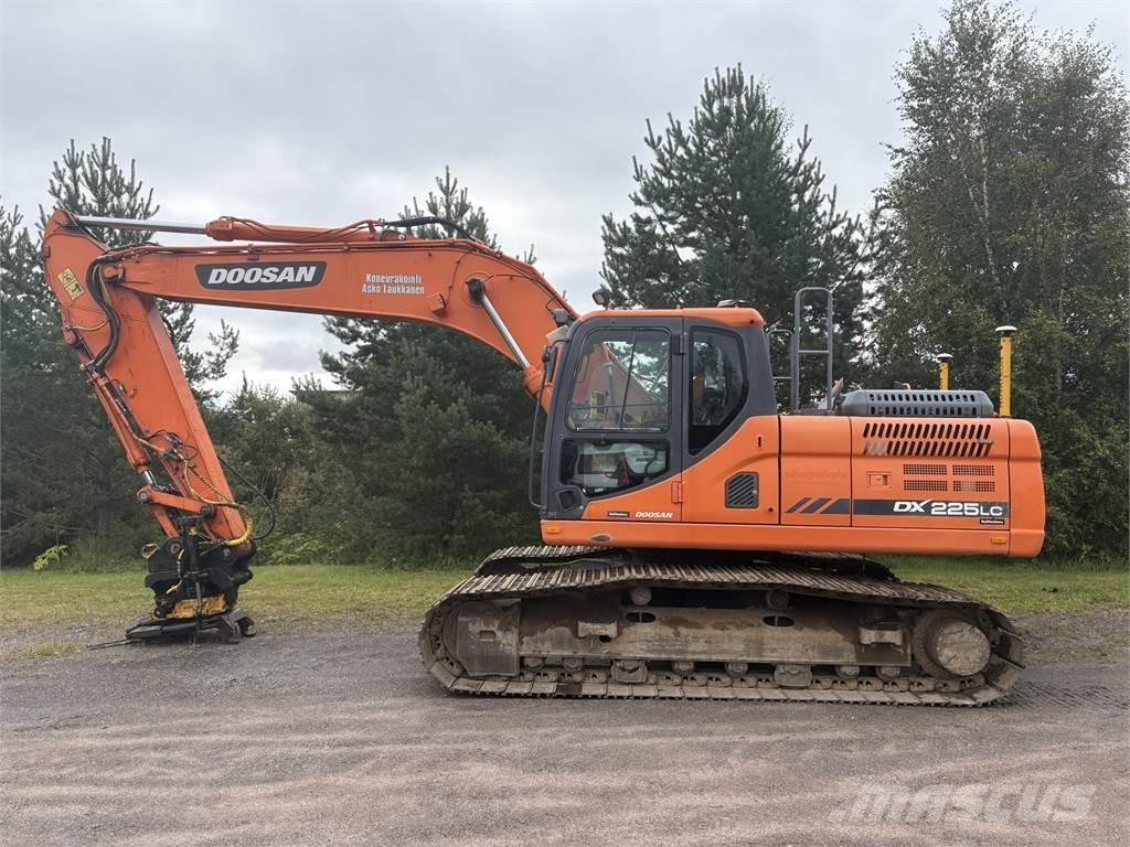 Doosan DX225LC-3 Pásová rýpadla