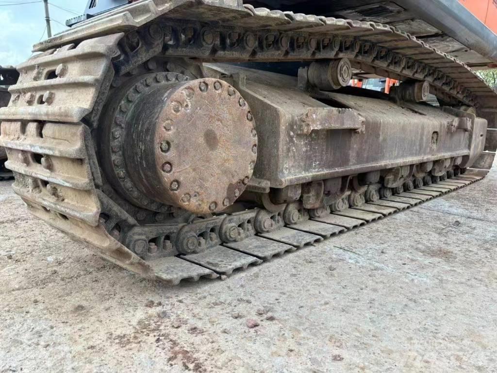 Hitachi ZX 330 Pásová rýpadla