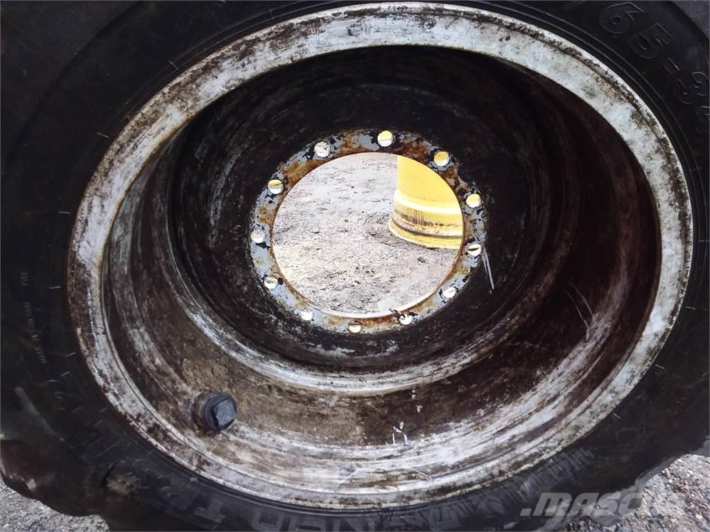 Valmet 911.1 20x34 Pneumatiky, kola a ráfky