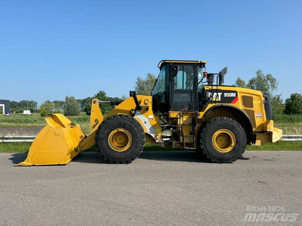 CAT 950M Kolové nakladače