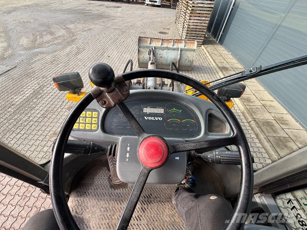 Volvo L 30 Kolové nakladače